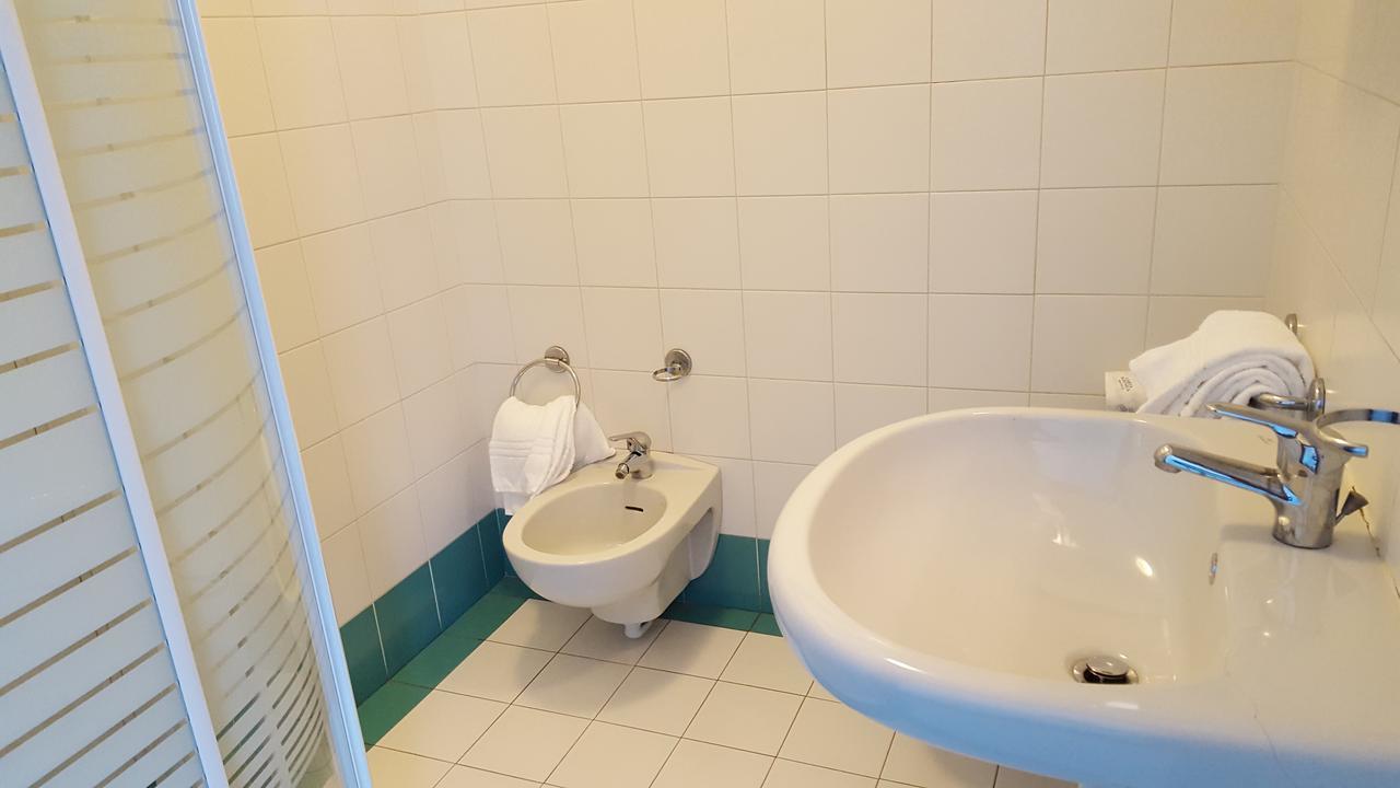 Hotel Dei Pini Medolago Luaran gambar