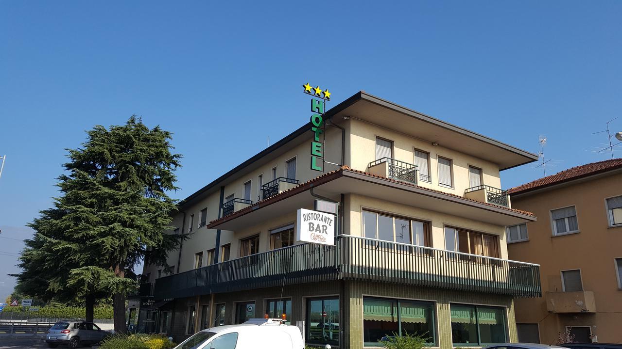 Hotel Dei Pini Medolago Luaran gambar
